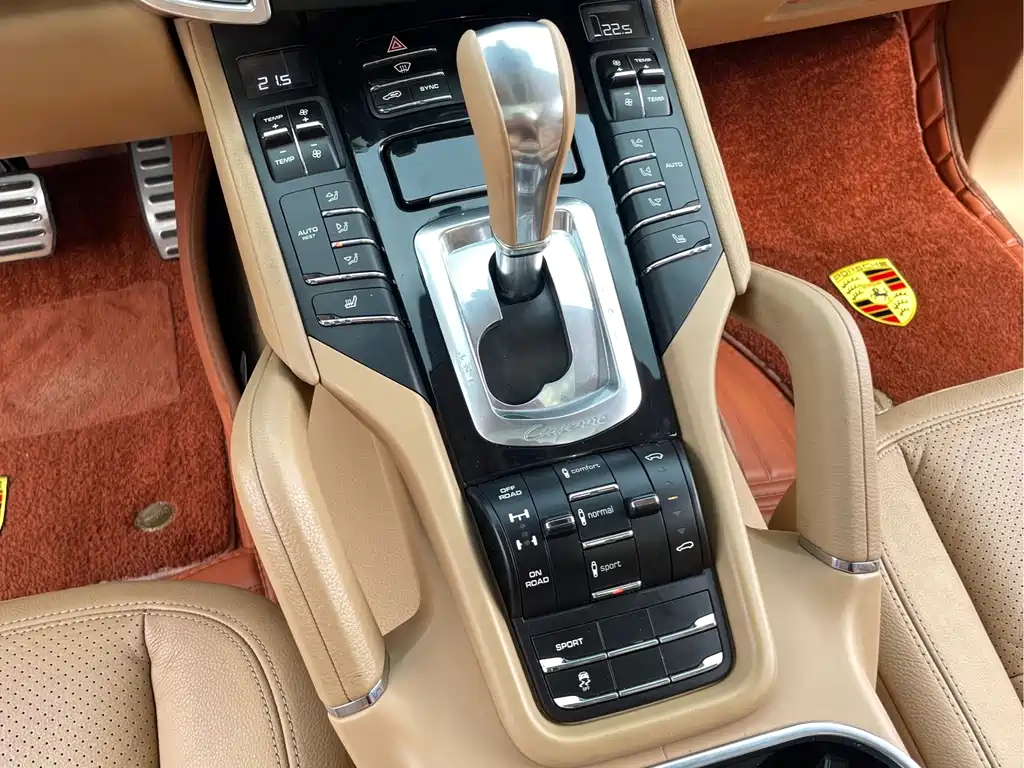 Porsche Cayenne — миниатюра 13