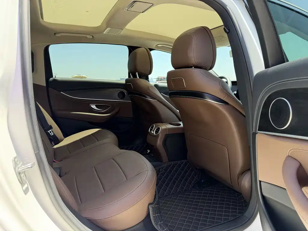 Mercedes-Benz E-Class — миниатюра 6