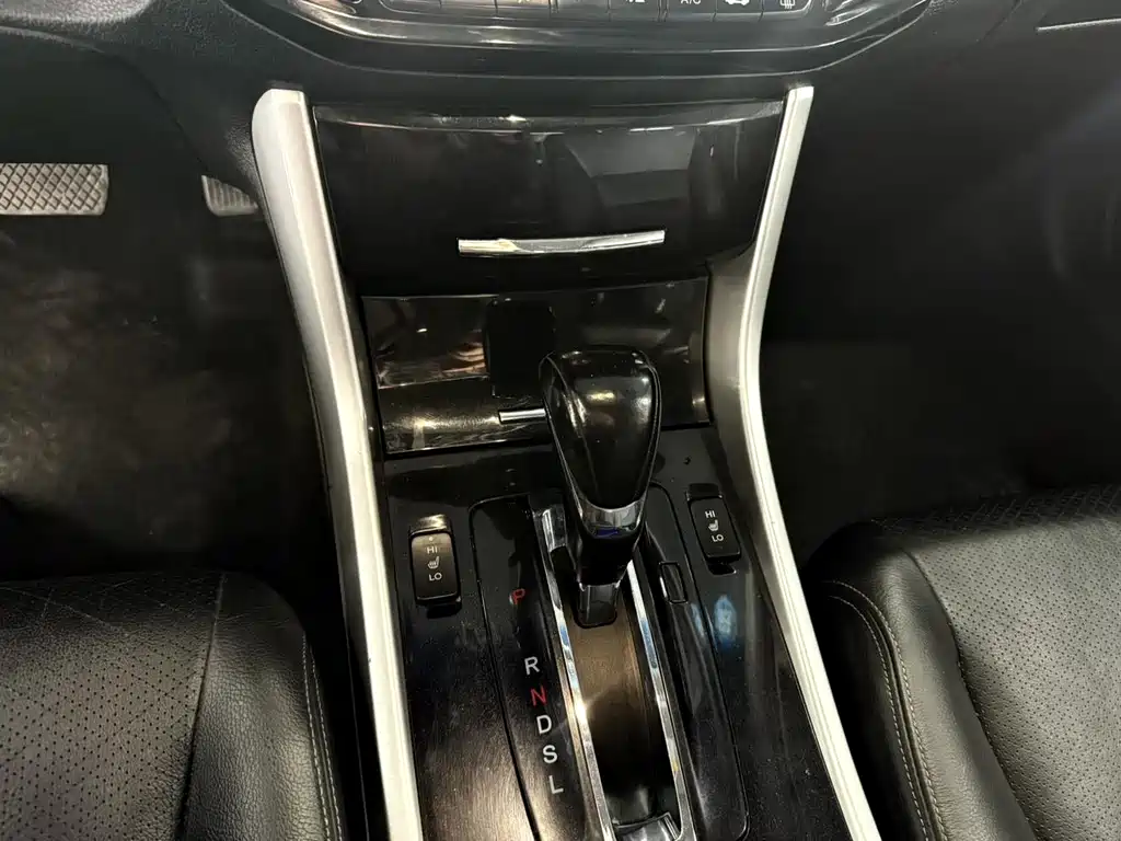 Honda Accord — миниатюра 17