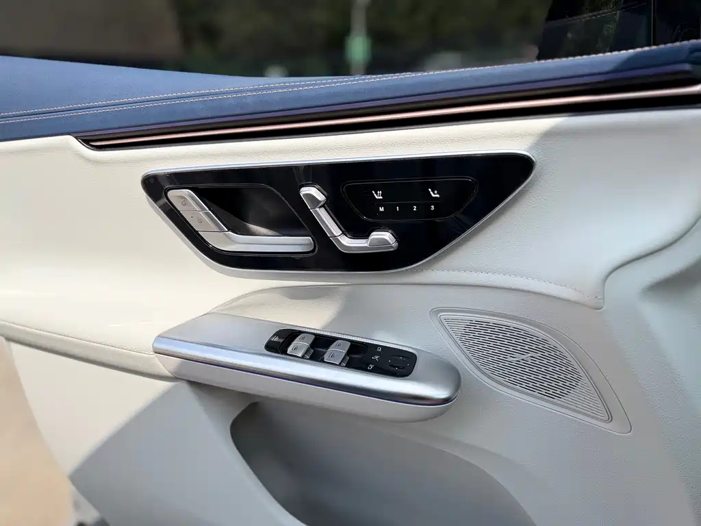 Mercedes-Benz EQE SUV — миниатюра 16