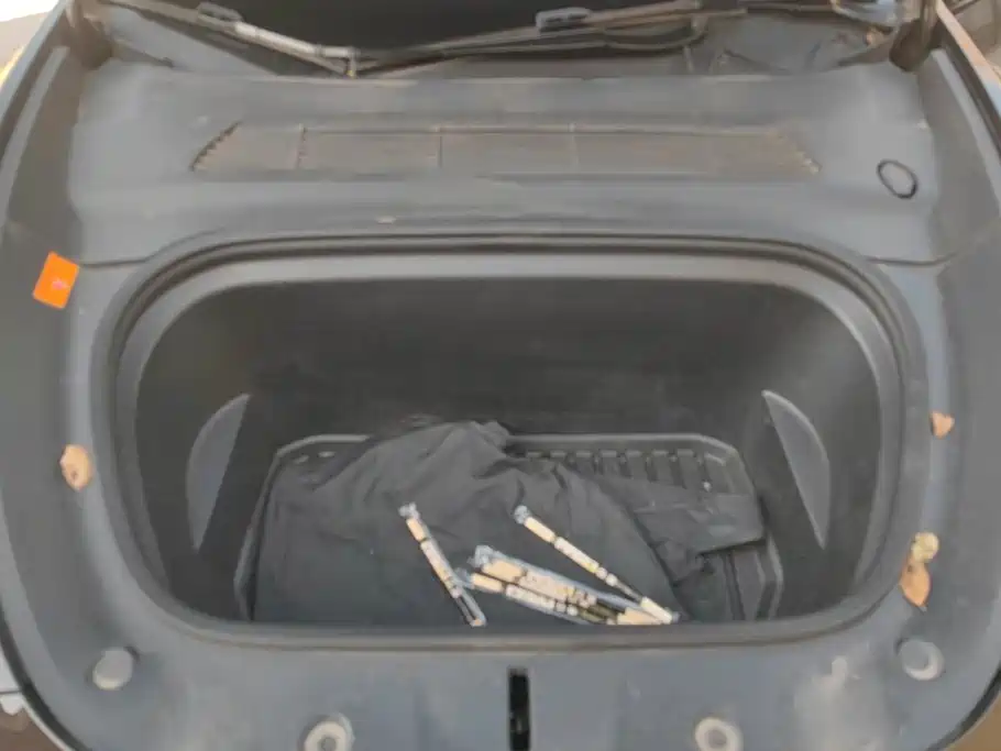 Tesla Model Y — миниатюра 10