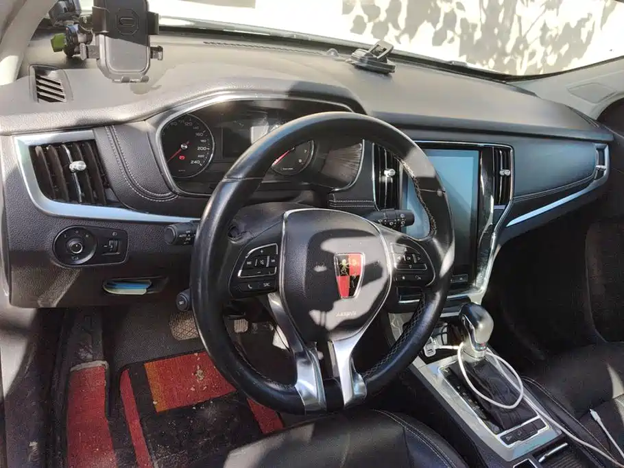Roewe RX5 — миниатюра 12