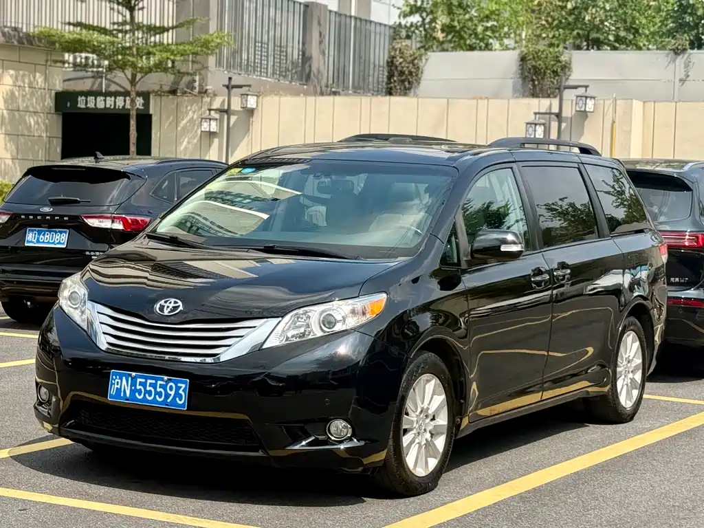 Toyota Sienna — миниатюра 7