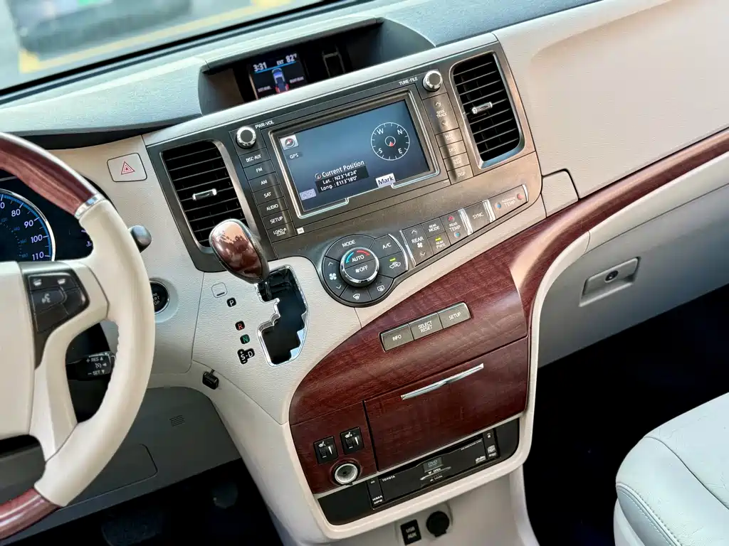 Toyota Sienna — миниатюра 25