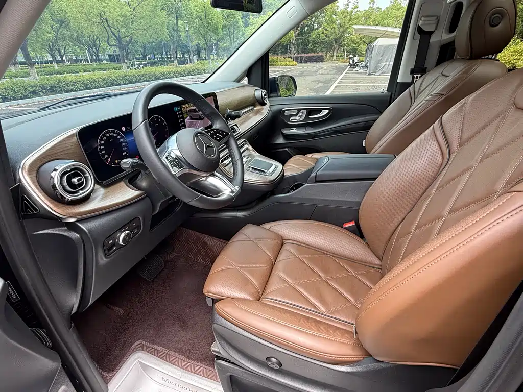Mercedes-Benz V-Class V 2024 V 300