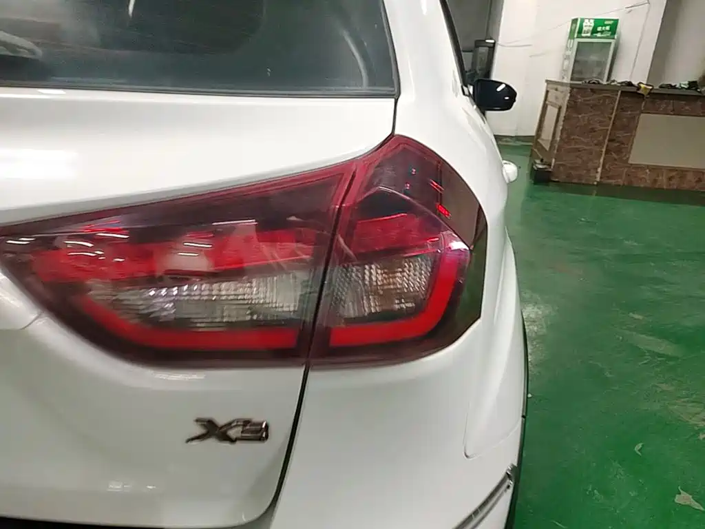 Geely Vision X3 — миниатюра 8