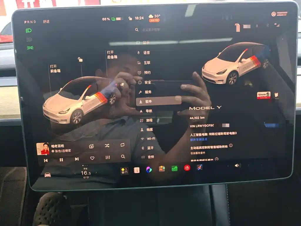 Tesla Model Y — миниатюра 12