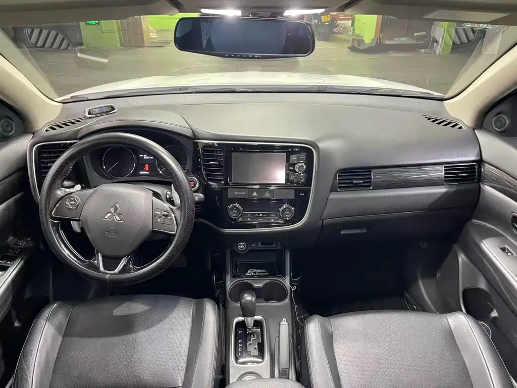 Mitsubishi Outlander (Import) — миниатюра 6