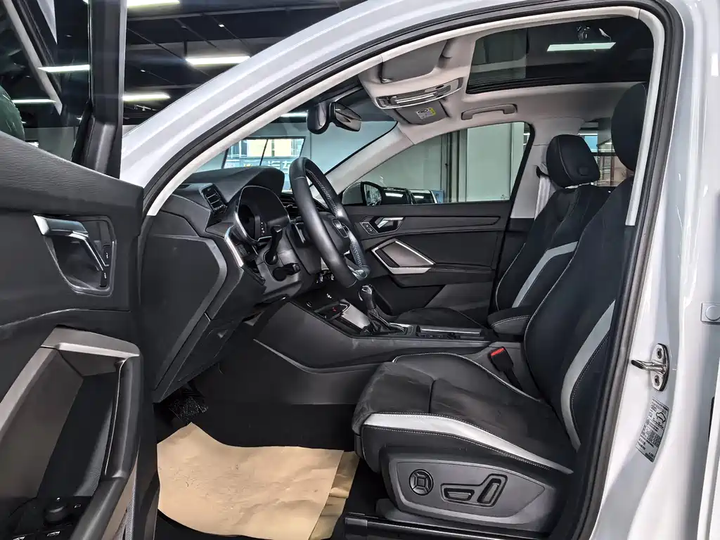Audi Q3 2023 35 TFSI Fashion (1.4T)