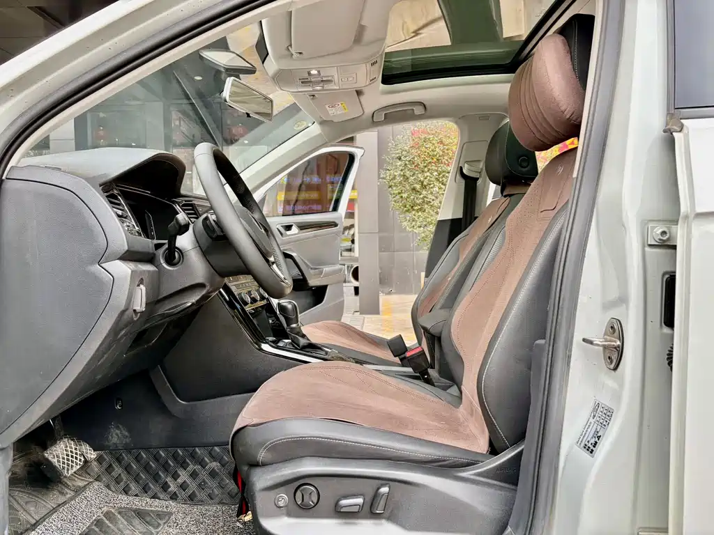 VOLKSWAGEN T ROC EXPLORING SONGS