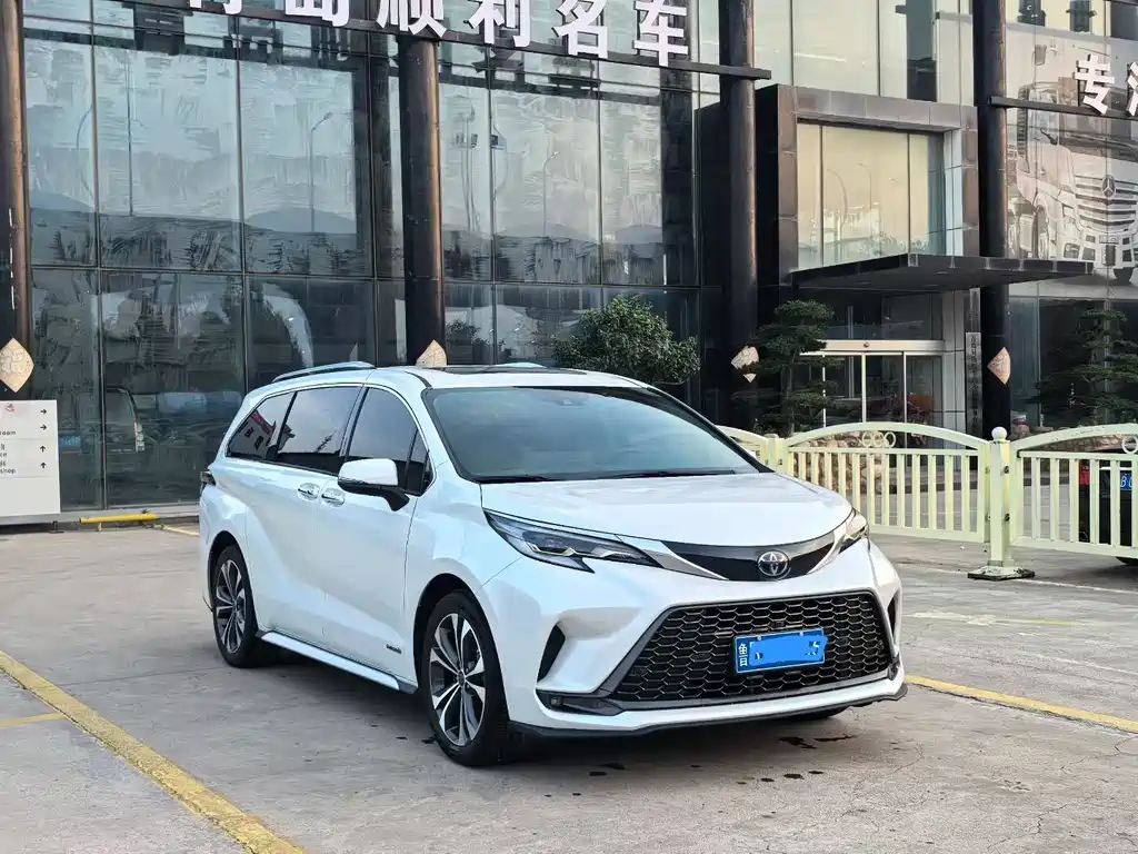 Toyota Granvia 2022 2.5L Luxury
