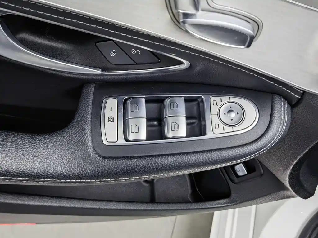 Mercedes-Benz C-Class — миниатюра 9