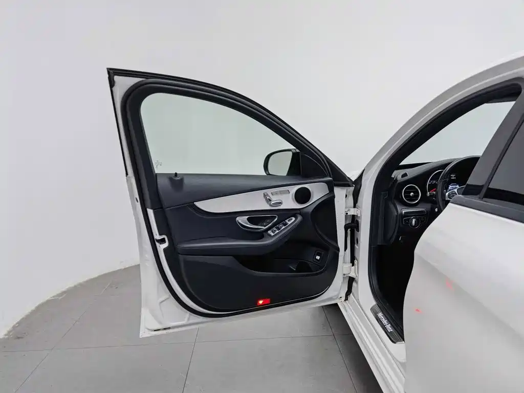 Mercedes-Benz C-Class — миниатюра 8