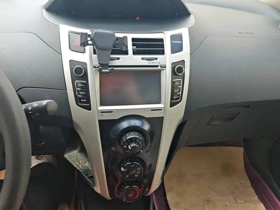 Toyota Yaris — миниатюра 13