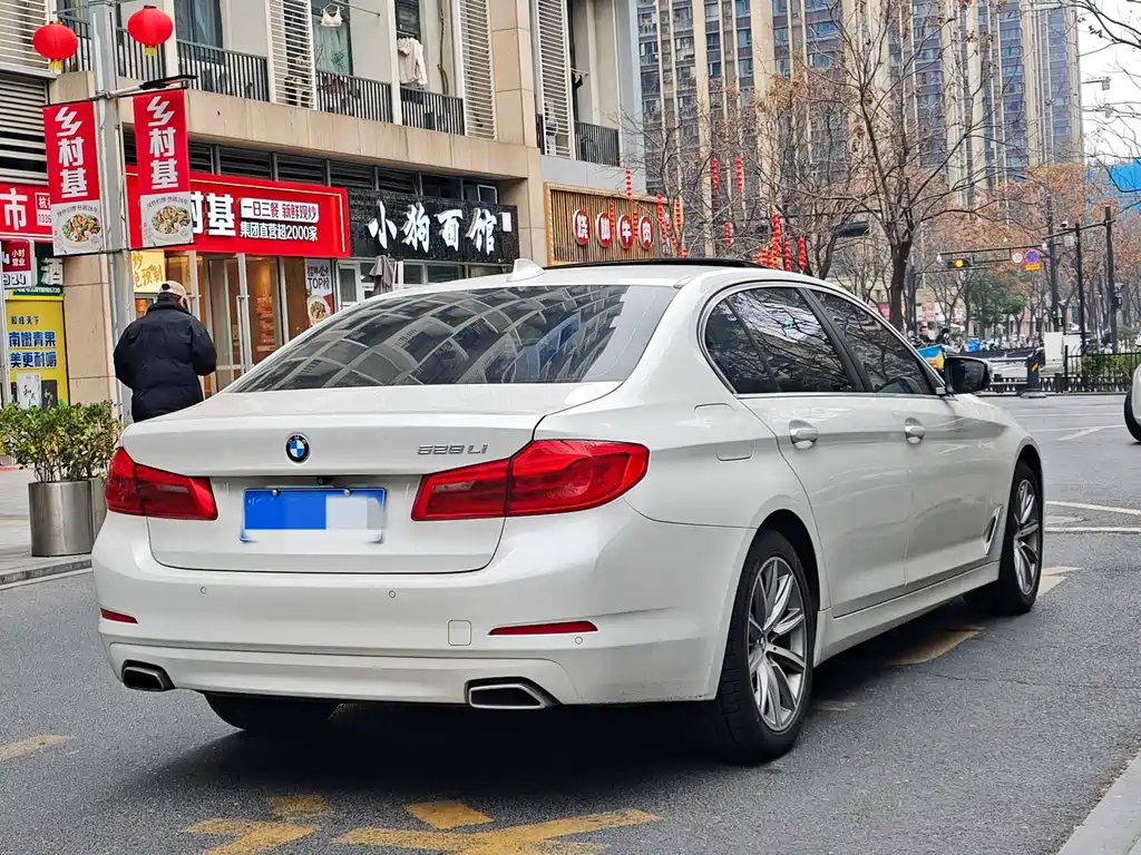 BMW 5 SERIES