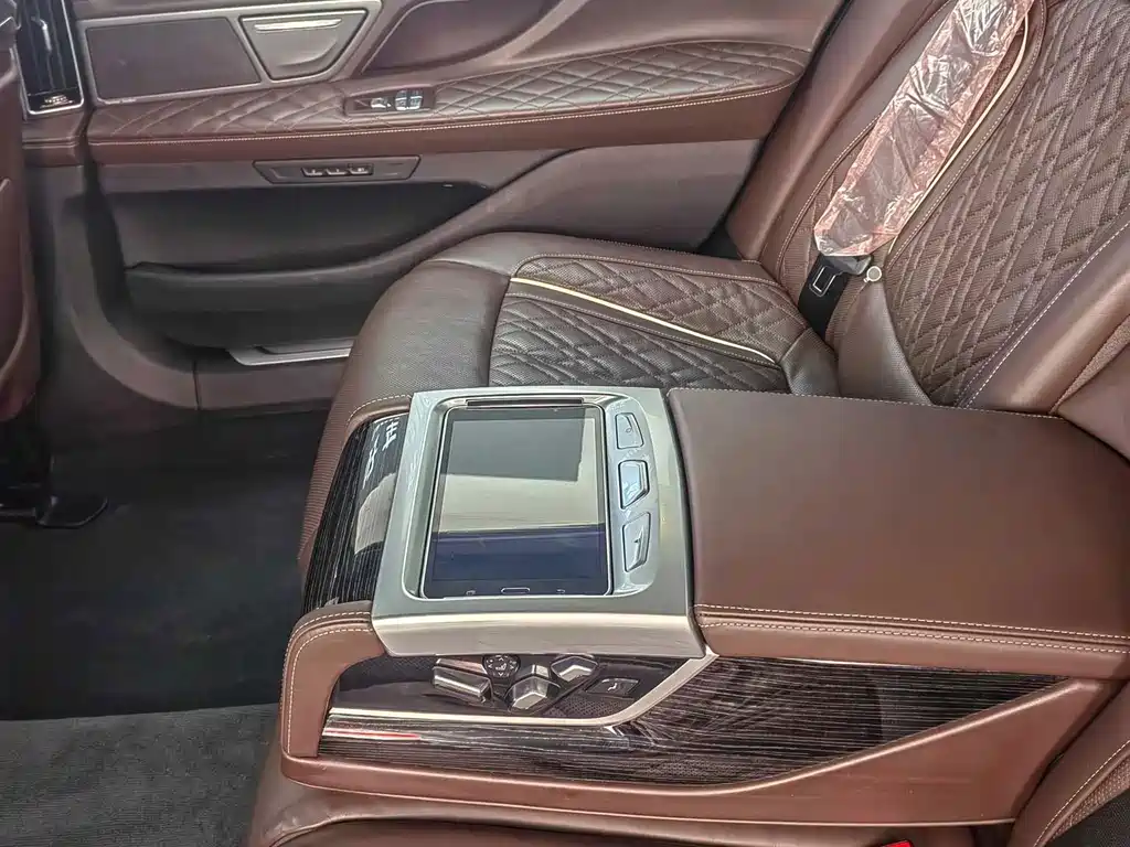 BMW 7 Series — миниатюра 10