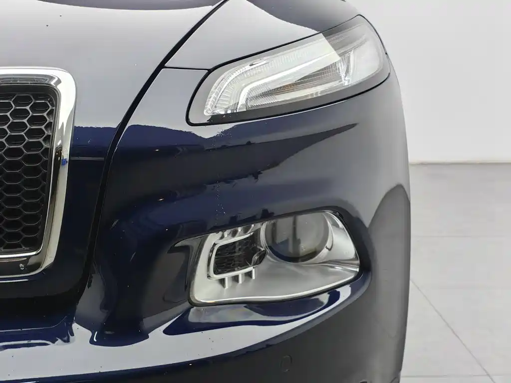 Jeep Cherokee — миниатюра 7