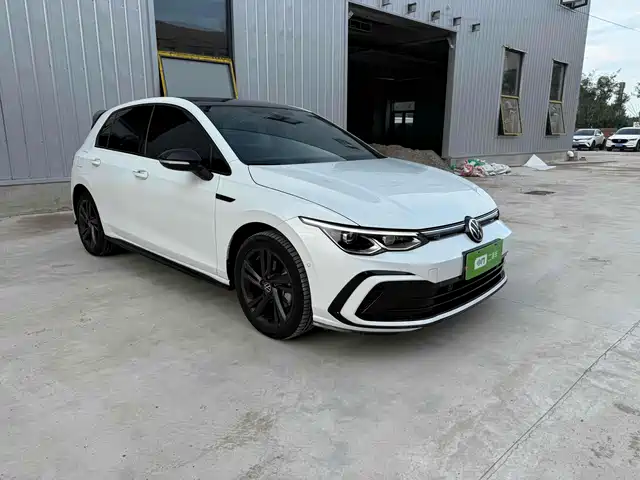 VOLKSWAGEN GOLF 2022