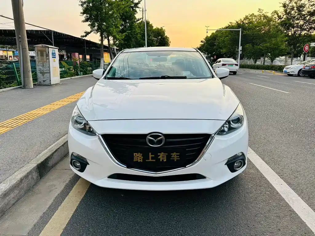 Mazda Mazda3 3 2014 2.0L AT Flagship