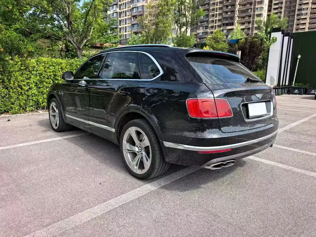 Bentley Bentayga — миниатюра 5