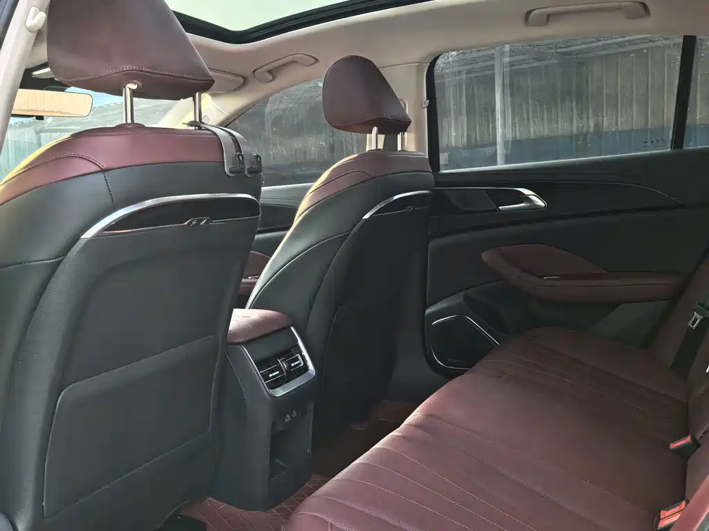 Hongqi Hongqi H5 — миниатюра 6