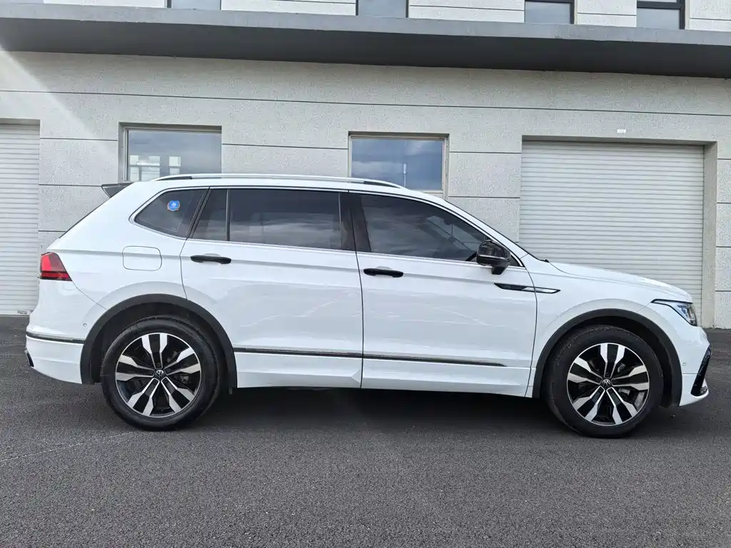 Volkswagen Tiguan L — миниатюра 8