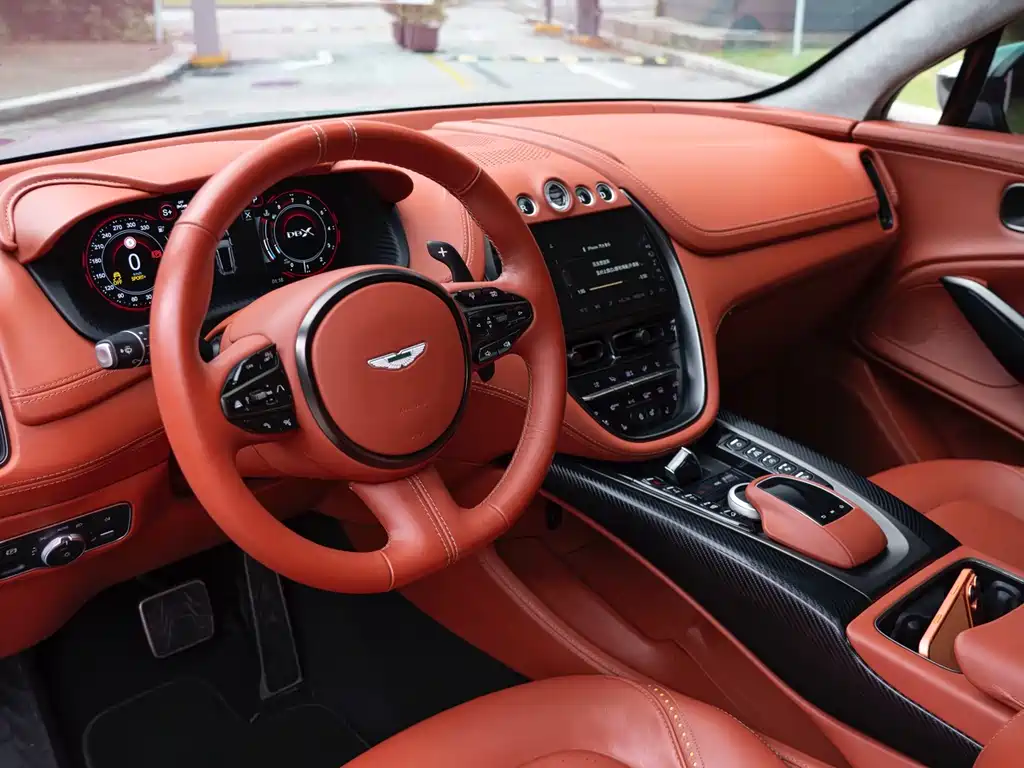 Aston Martin DBX 2022 4.0T V8