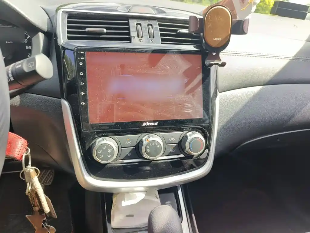 Nissan Tiida — миниатюра 6