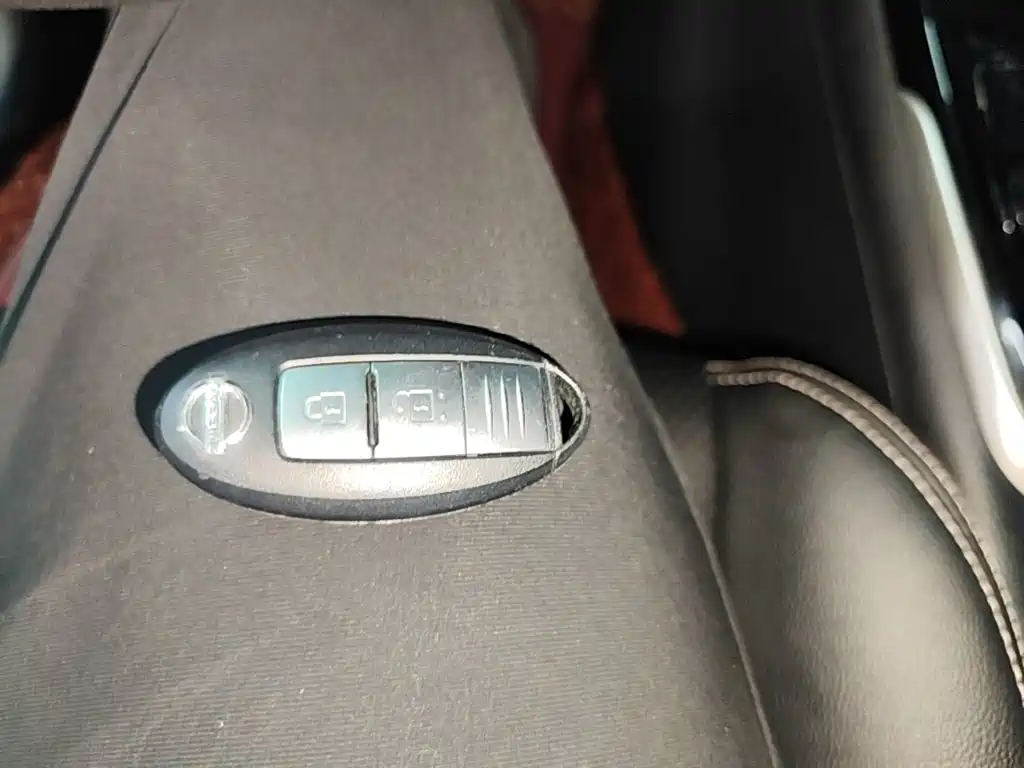 Nissan Tiida — миниатюра 9
