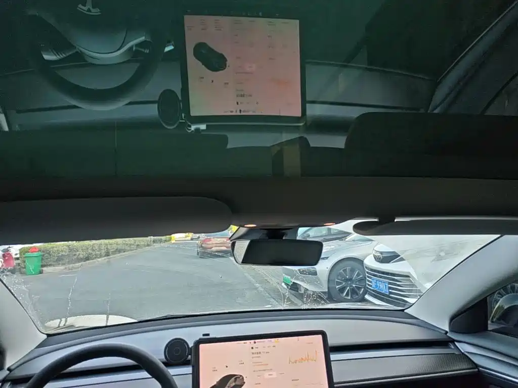 Tesla Model 3 — миниатюра 18