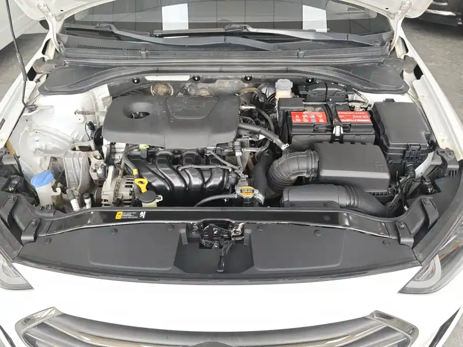 Hyundai Elantra — миниатюра 10