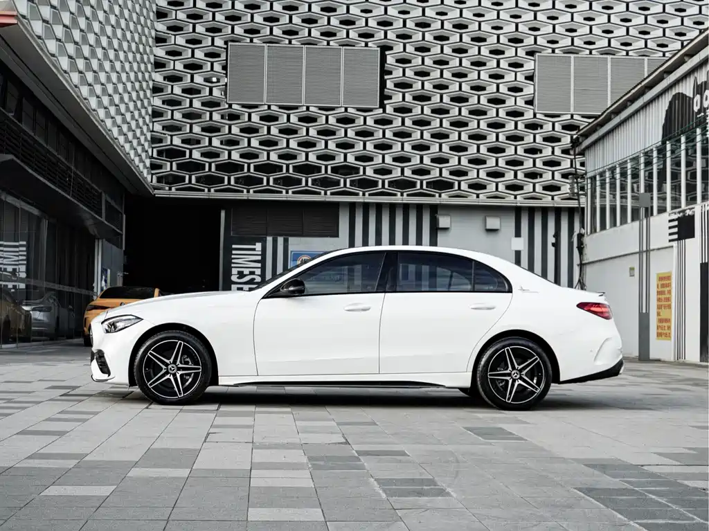 Mercedes-Benz C-Class — миниатюра 2