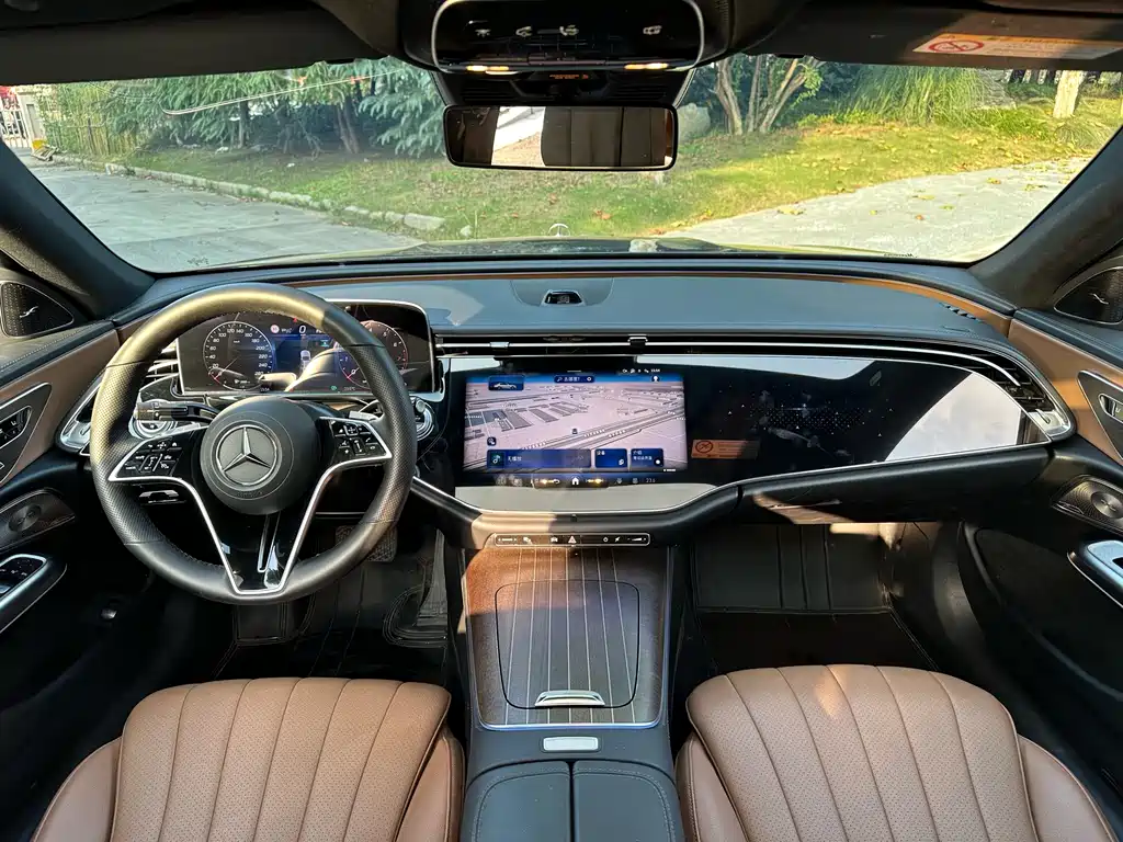 Mercedes-Benz E-Class — миниатюра 8