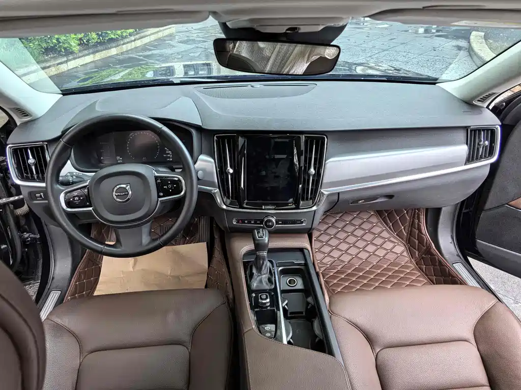 Volvo S90 2019 T4