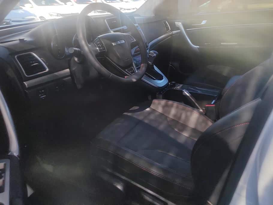 Haval Haval M6 1.5 л 2021 г. Белый, пробег 12200 км