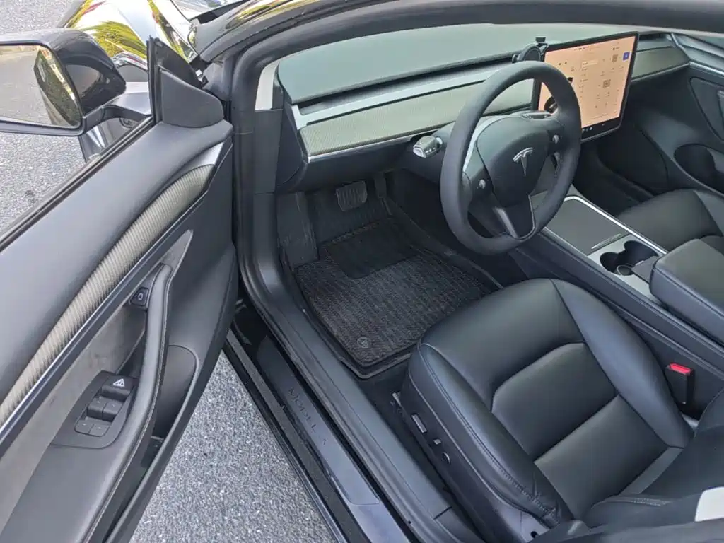 Tesla Model 3 — миниатюра 16