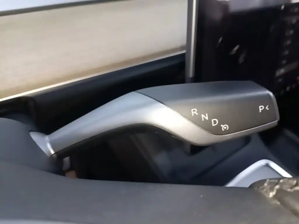 Tesla Model Y — миниатюра 14
