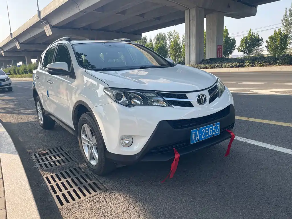 Toyota RAV4 — миниатюра 3
