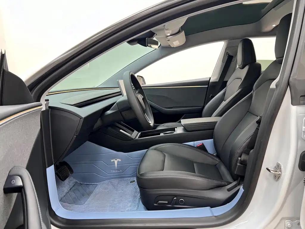Tesla Model 3 — миниатюра 8