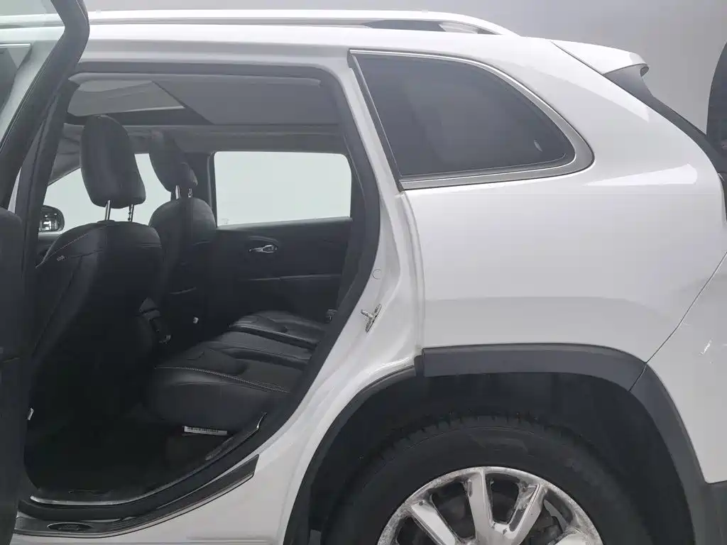 Jeep Cherokee — миниатюра 15