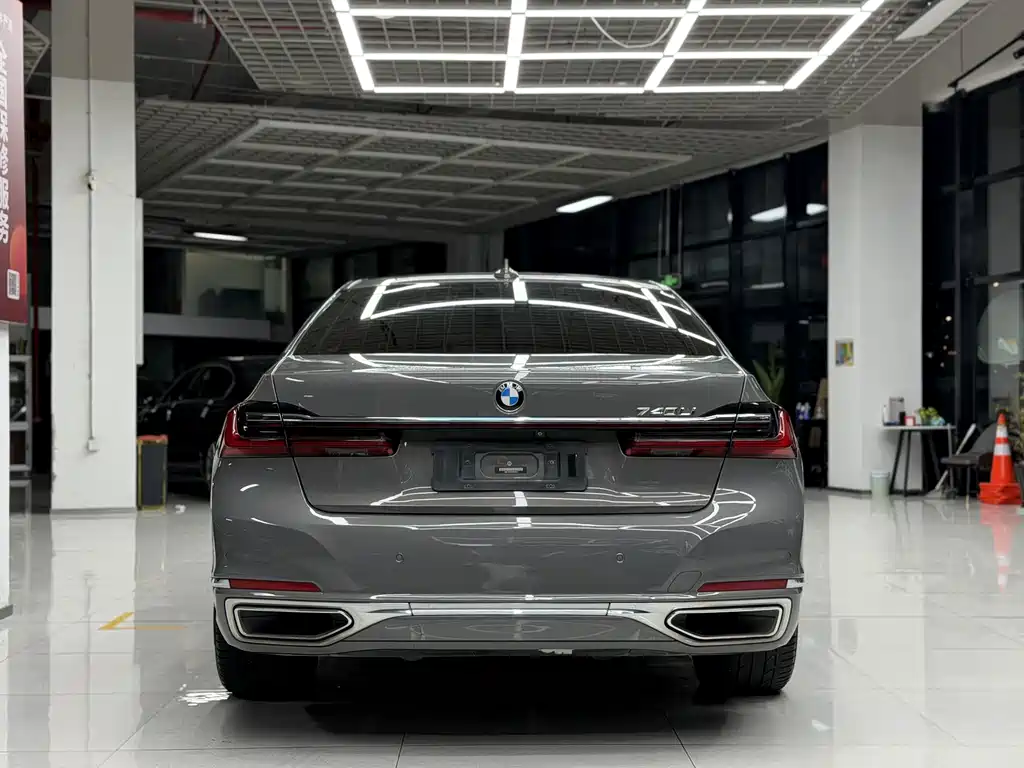 BMW 7 Series — миниатюра 5