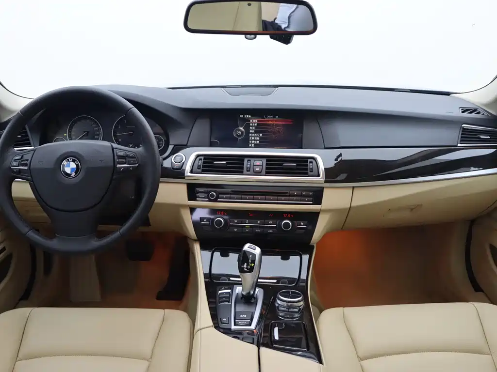 BMW 5 Series — миниатюра 14
