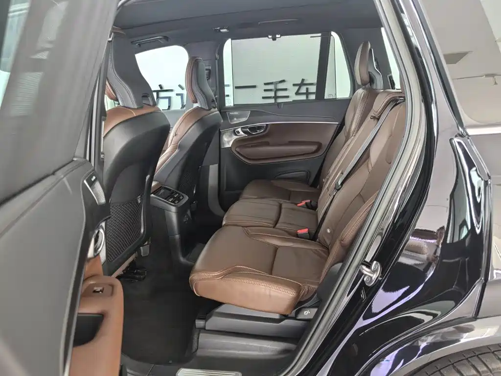 Volvo XC90 PHEV — миниатюра 11