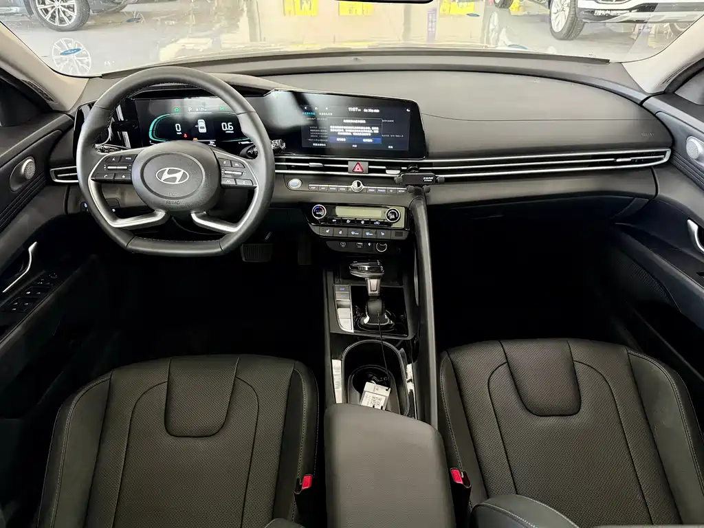 Hyundai Elantra — миниатюра 7