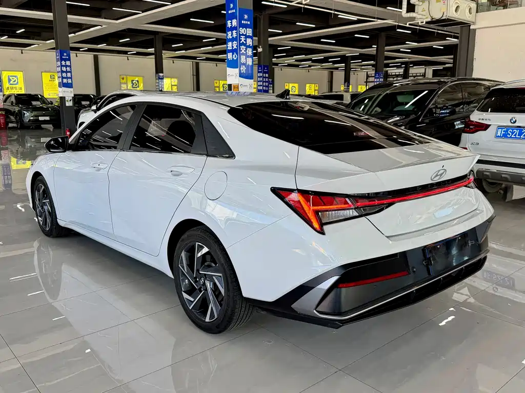 Hyundai Elantra — миниатюра 9