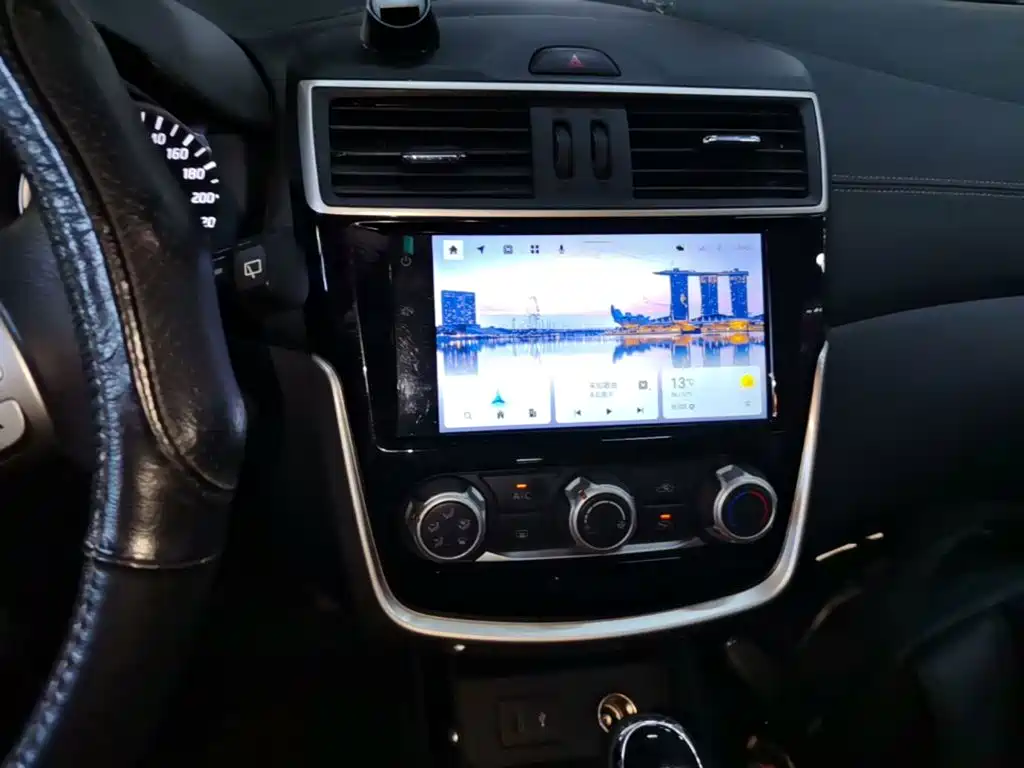 Nissan Tiida — миниатюра 13