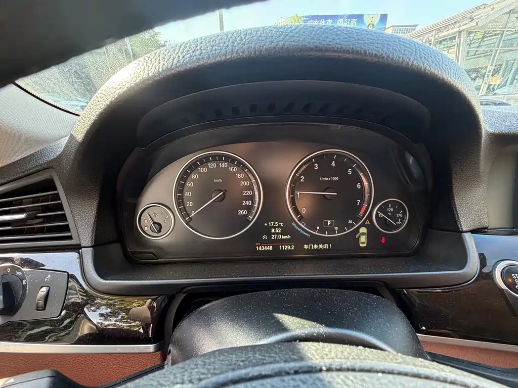 BMW 5 Series — миниатюра 5