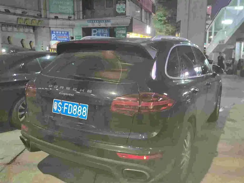 Porsche Cayenne — миниатюра 5