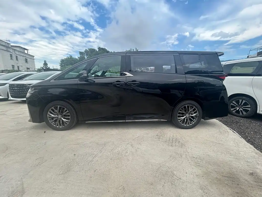 Toyota Vellfire — миниатюра 4