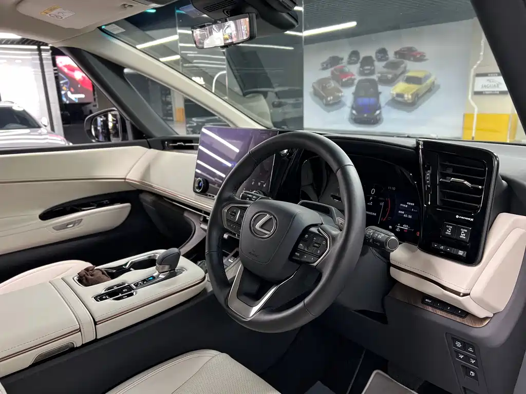 Lexus LM 2025 350h мест